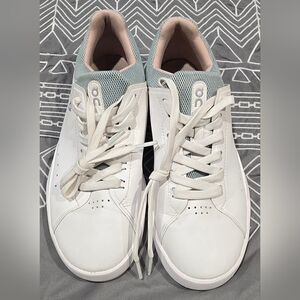 On Womens THE ROGER Advantage Shoes Size 8